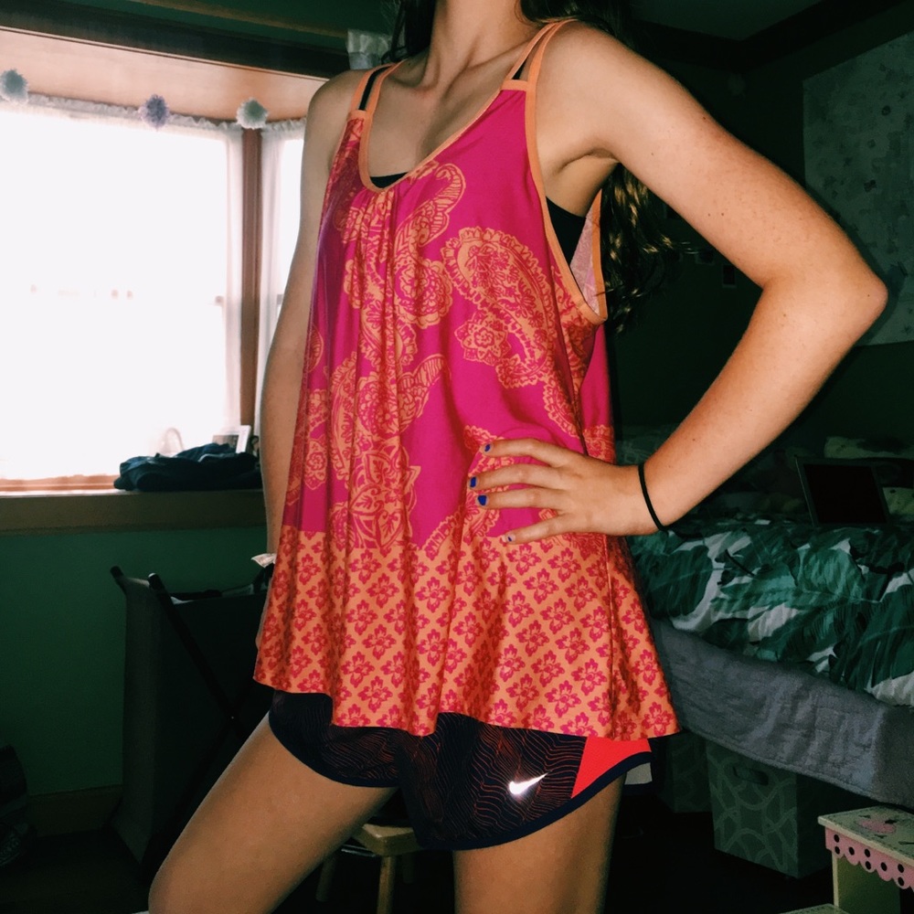 Workout top - Picture 2 of 2